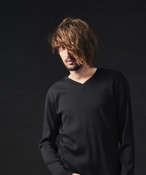 5351 POUR LES HOMMES(ゴーサンゴーイチプールオム)の「シャイニーワイドテレコVネック(Tシャツ/カットソー・メンズ・ホワイト/ブラック/ホワイト系その他/ブラック系その他・44/46/48/50)」の17枚目の写真