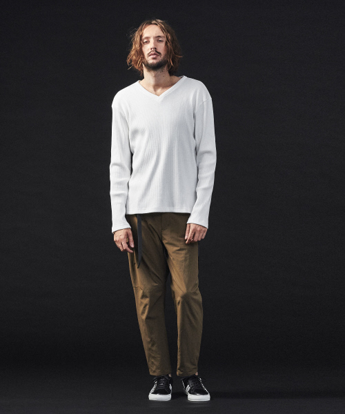 5351 POUR LES HOMMES(ゴーサンゴーイチプールオム)の「シャイニーワイドテレコVネック(Tシャツ/カットソー・メンズ・ホワイト/ブラック/ホワイト系その他/ブラック系その他・44/46/48/50)」の21枚目の写真