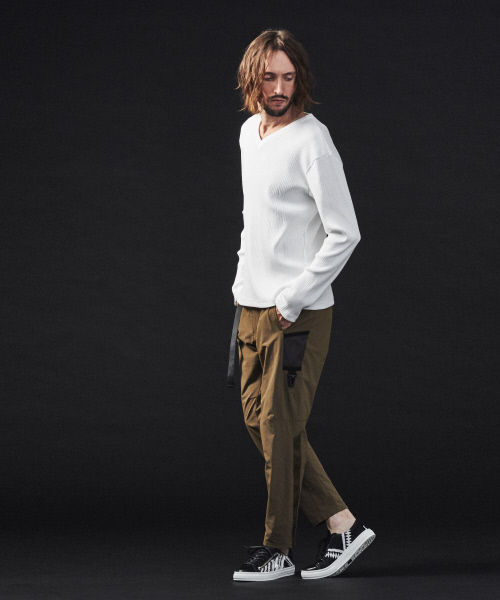 5351 POUR LES HOMMES(ゴーサンゴーイチプールオム)の「シャイニーワイドテレコVネック(Tシャツ/カットソー・メンズ・ホワイト/ブラック/ホワイト系その他/ブラック系その他・44/46/48/50)」の22枚目の写真