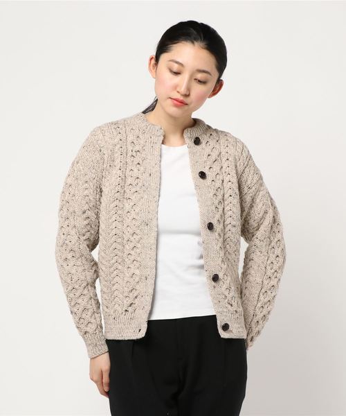 aran WOOLLEN MILLS（アランウーレンミルズ）の「「Aran Woollen Mills / アランウーレンミルズ」アイリッシュウールニットカーディガン（カーディガン/ボレロ・レディース・ホワイト/チャコールグレー/グレイッシュベージュ・FREE）」の3枚目の写真