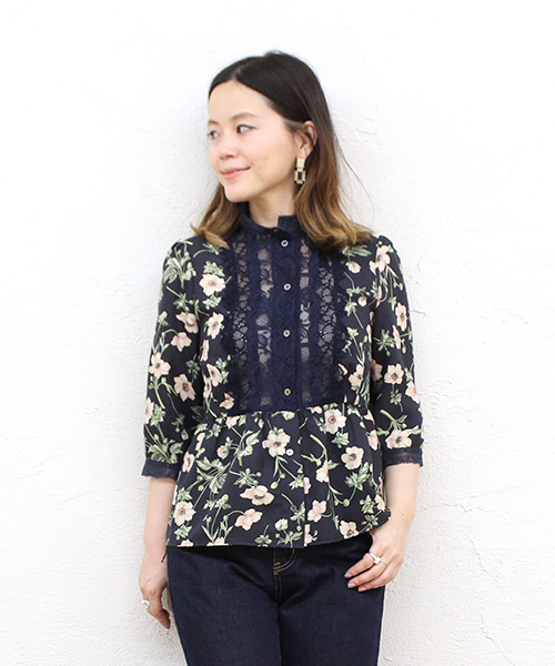 mystic（ミスティック）の「フラワーレースブラウス（シャツ/ブラウス・レディース・ブラック/ベージュ/ネイビー・FREE）」の3枚目の写真