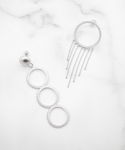 ATELIER COVA（アトリエコバ）の「【ATELIER COVA/アトリエコバ】三つ編み柄三連リングピアス　シングル（ピアス（片耳用）・レディース・シルバー/ゴールド・FREE）」の9枚目の写真