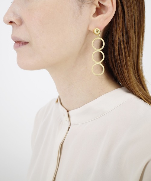 ATELIER COVA（アトリエコバ）の「【ATELIER COVA/アトリエコバ】三つ編み柄三連リングピアス　シングル（ピアス（片耳用）・レディース・シルバー/ゴールド・FREE）」の11枚目の写真