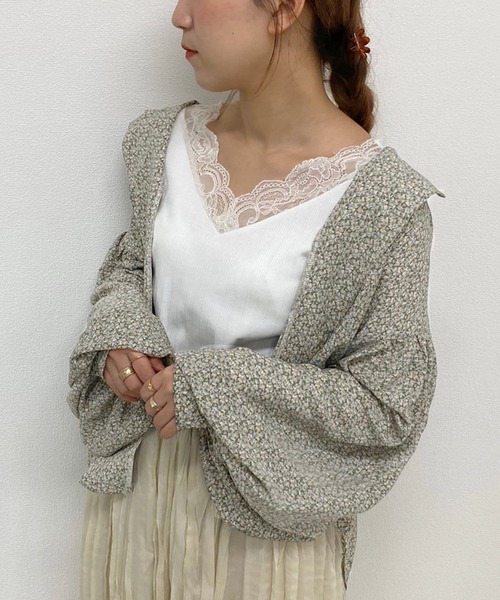 apres jour(アプレジュール)の「花柄袖ボリュームブラウス【ZOZOTOWN限定アイテム】(シャツ/ブラウス・レディース・ベージュ/オフホワイト/サックスブルー/アイボリー/ミント・フリー)」の4枚目の写真