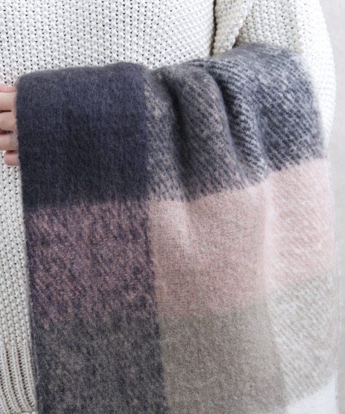 Fizz（フィズ）の「【Fizz/フィズ】　ビッグフリンジチェックストール（マフラー・レディース・ネイビー/グリーン/ピンクベージュ・FREE）」の7枚目の写真