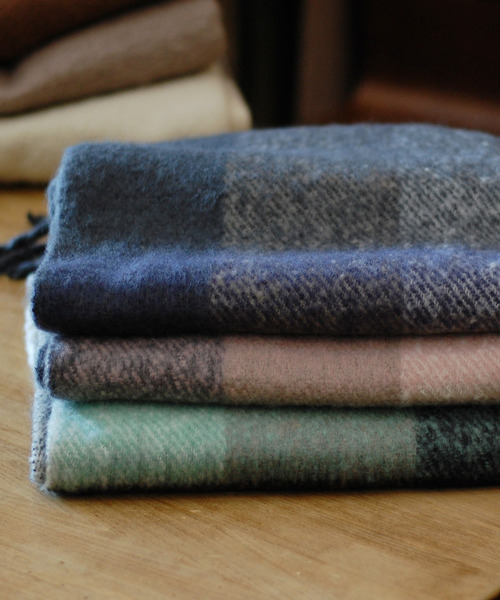 Fizz（フィズ）の「【Fizz/フィズ】　ビッグフリンジチェックストール（マフラー・レディース・ネイビー/グリーン/ピンクベージュ・FREE）」の14枚目の写真