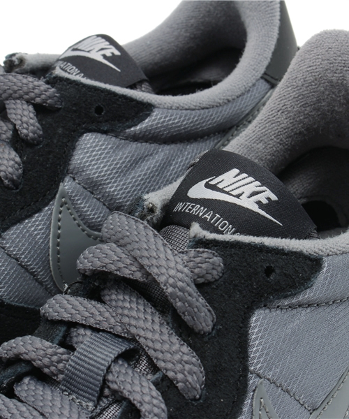 NIKE(ナイキ)の「ウィメンズ ナイキ インターナショナリスト NIKE WMNS INTER NATIONALIST 629684-010(スニーカー・レディース・ブラック・23cm/24cm/23.5cm/24.5cm)」の3枚目の写真