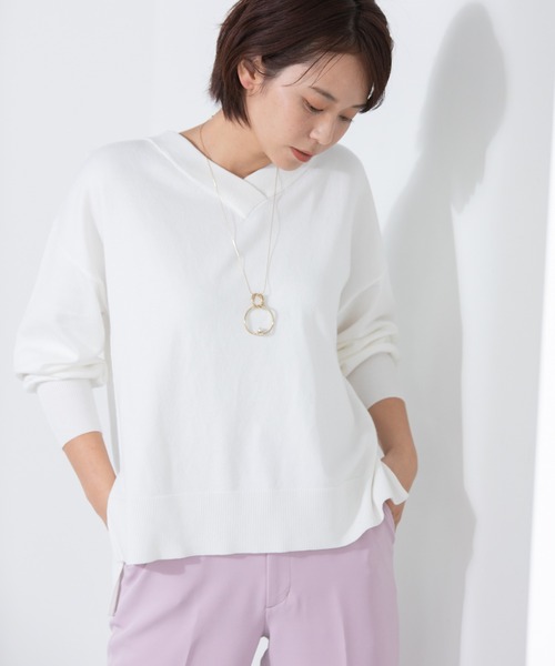 Rewde（ルゥデ）の「袖ボリュームＶネックニット（1R14-02176）（ニット/セーター・レディース・ホワイト/ブルー/ピンク・M）」の2枚目の写真