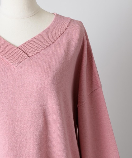 Rewde（ルゥデ）の「袖ボリュームＶネックニット（1R14-02176）（ニット/セーター・レディース・ホワイト/ブルー/ピンク・M）」の11枚目の写真