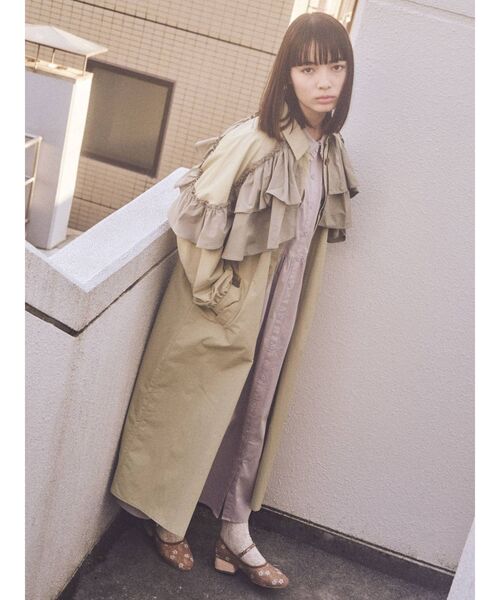 merry jenny（メリージェニー）の「ラグランフリルトレンチコート