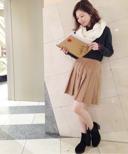 Chico(チコ)の「プリーツミニSKT(スカート・レディース・ベージュ/ダークカーキ・FREE)」の1枚目の写真