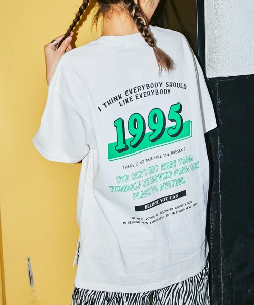 WEGO（ウィゴー）の「WEGO/グラフィックビッグシルエットTシャツ（Tシャツ/カットソー・レディース・ダークグリーン/イエロー/ピンク/ホワイト/ブルー/その他1/スミクロ/ホワイト系その他/オレンジ/その他2/サックスブルー/イエロー系その他/ライム/オフホワイト/その他3/その他5/その他4/その他6・MEDIUM/SMALL）」の3枚目の写真