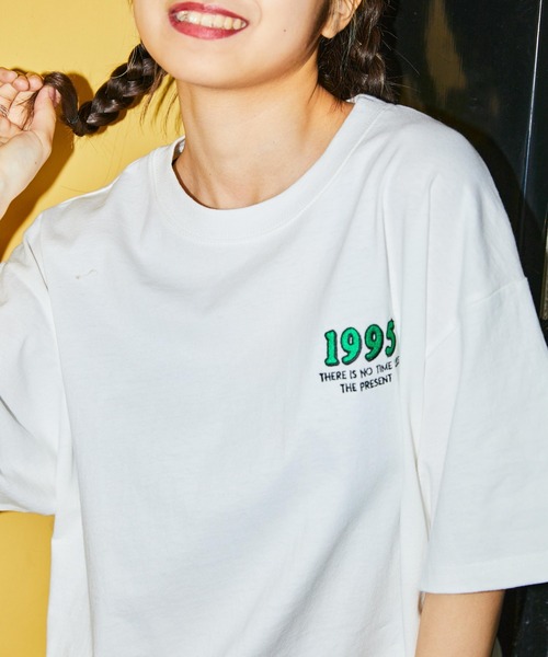 WEGO（ウィゴー）の「WEGO/グラフィックビッグシルエットTシャツ（Tシャツ/カットソー・レディース・ダークグリーン/イエロー/ピンク/ホワイト/ブルー/その他1/スミクロ/ホワイト系その他/オレンジ/その他2/サックスブルー/イエロー系その他/ライム/オフホワイト/その他3/その他5/その他4/その他6・MEDIUM/SMALL）」の22枚目の写真