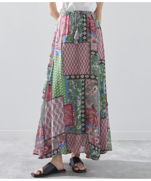 Alluge（アルージュ）の「パッチワークプリントギャザーフレアスカート（スカート・レディース・ピンク/ブルー・FREE）」の2枚目の写真