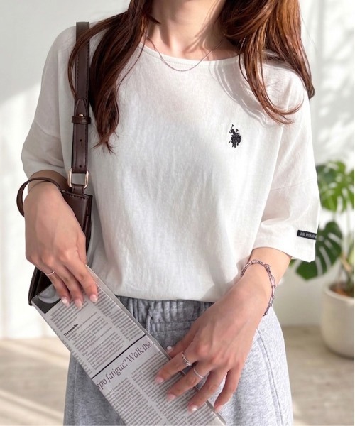 U.S. POLO ASSN.(ユーエスポロアッスン)の「【U.S.POLO ASSN.】綿100%ワンポイント刺繍オーバーサイズ5分袖Tシャツ(Tシャツ/カットソー・レディース・ネイビー/オフホワイト/ピンク/ホワイト系その他/ブラック系その他/モカ/セージグリーン・LL/L/M)」の2枚目の写真
