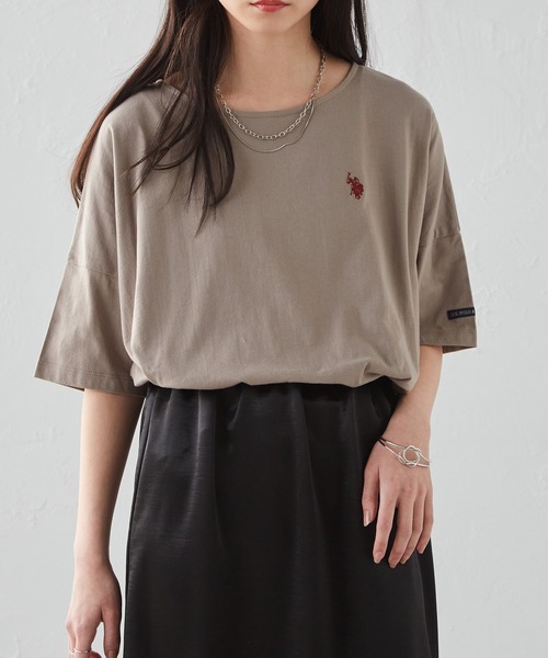 U.S. POLO ASSN.(ユーエスポロアッスン)の「【U.S.POLO ASSN.】綿100%ワンポイント刺繍オーバーサイズ5分袖Tシャツ(Tシャツ/カットソー・レディース・ネイビー/オフホワイト/ピンク/ホワイト系その他/ブラック系その他/モカ/セージグリーン・LL/L/M)」の5枚目の写真