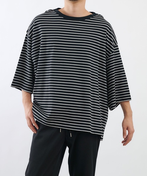 COLONY 2139（コロニートゥーワンスリーナイン）の「細ボーダー天竺BIGTシャツ/ビッグシルエットボーダーTシャツ（Tシャツ/カットソー・メンズ・ホワイト/ブラック・MEDIUM/LARGE）」の2枚目の写真