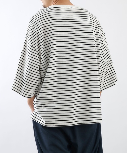 COLONY 2139（コロニートゥーワンスリーナイン）の「細ボーダー天竺BIGTシャツ/ビッグシルエットボーダーTシャツ（Tシャツ/カットソー・メンズ・ホワイト/ブラック・MEDIUM/LARGE）」の12枚目の写真