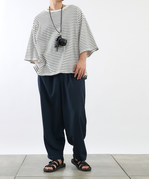 COLONY 2139（コロニートゥーワンスリーナイン）の「細ボーダー天竺BIGTシャツ/ビッグシルエットボーダーTシャツ（Tシャツ/カットソー・メンズ・ホワイト/ブラック・MEDIUM/LARGE）」の10枚目の写真