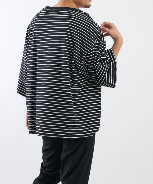 COLONY 2139（コロニートゥーワンスリーナイン）の「細ボーダー天竺BIGTシャツ/ビッグシルエットボーダーTシャツ（Tシャツ/カットソー・メンズ・ホワイト/ブラック・MEDIUM/LARGE）」の19枚目の写真