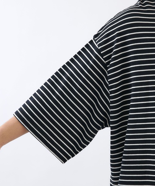 COLONY 2139（コロニートゥーワンスリーナイン）の「細ボーダー天竺BIGTシャツ/ビッグシルエットボーダーTシャツ（Tシャツ/カットソー・メンズ・ホワイト/ブラック・MEDIUM/LARGE）」の11枚目の写真