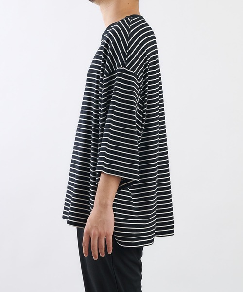 COLONY 2139（コロニートゥーワンスリーナイン）の「細ボーダー天竺BIGTシャツ/ビッグシルエットボーダーTシャツ（Tシャツ/カットソー・メンズ・ホワイト/ブラック・MEDIUM/LARGE）」の5枚目の写真