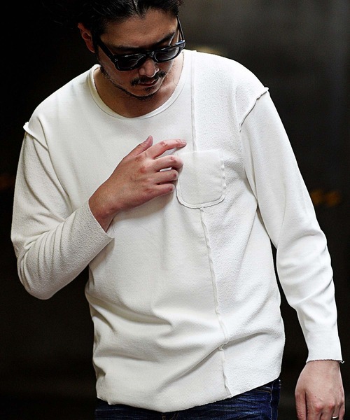 RATTLE TRAP（ラトルトラップ）の「Uネックカットオフウォッシュ加工（Tシャツ/カットソー・メンズ・ホワイト/ブラック/ブラック×ホワイト・LL/M/L）」の4枚目の写真