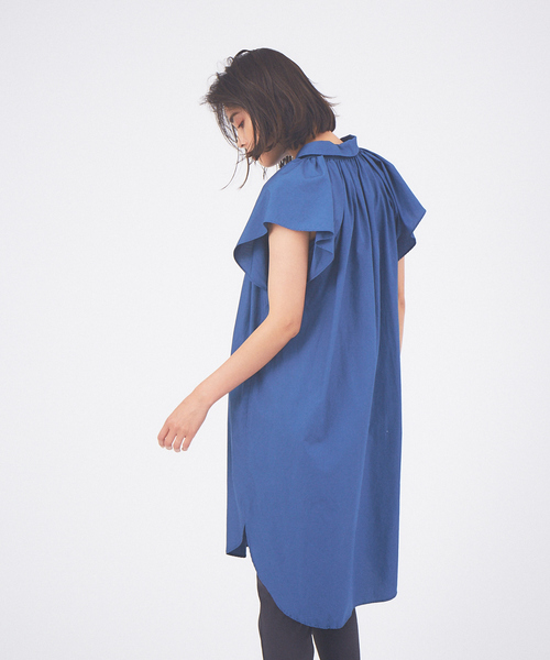 qualite（カリテ）の「ギャザーショルダーロングシャツ（シャツ/ブラウス・レディース・オフホワイト/ブルー・フリー）」の2枚目の写真