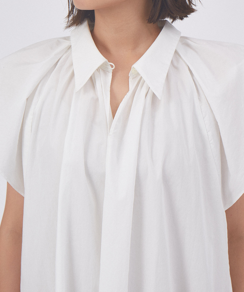 qualite（カリテ）の「ギャザーショルダーロングシャツ（シャツ/ブラウス・レディース・オフホワイト/ブルー・フリー）」の18枚目の写真