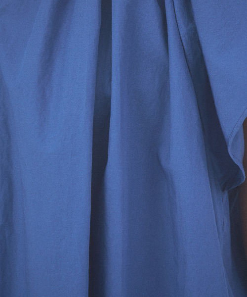 qualite（カリテ）の「ギャザーショルダーロングシャツ（シャツ/ブラウス・レディース・オフホワイト/ブルー・フリー）」の5枚目の写真