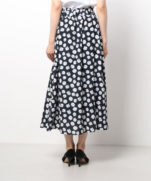 Te chichi TERRASSE（テチチテラス）の「花柄フレアスカート（スカート・レディース・カーキ/キナリ/ブラック・ﾌﾘ-）」の4枚目の写真