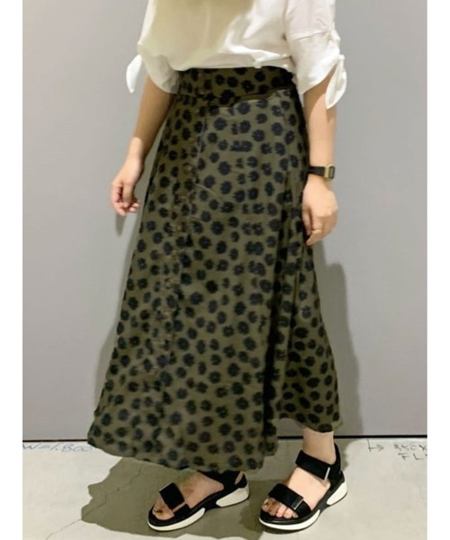 Te chichi TERRASSE（テチチテラス）の「花柄フレアスカート（スカート・レディース・カーキ/キナリ/ブラック・ﾌﾘ-）」の3枚目の写真