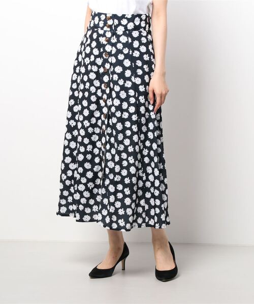 Te chichi TERRASSE（テチチテラス）の「花柄フレアスカート（スカート・レディース・カーキ/キナリ/ブラック・ﾌﾘ-）」の7枚目の写真