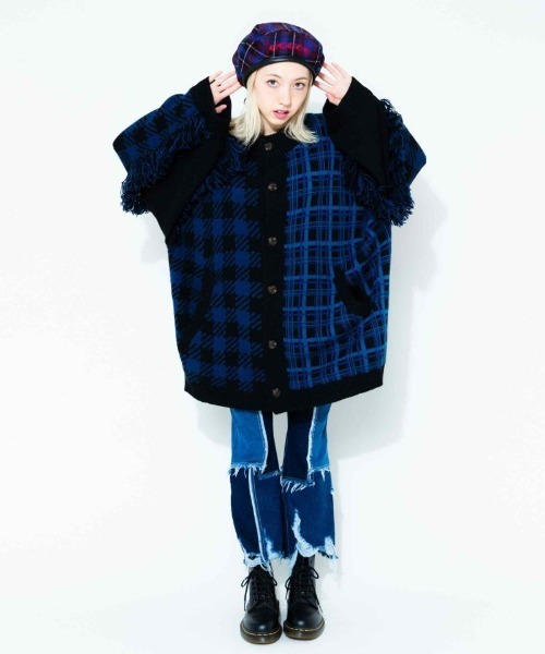 Candy Stripper（キャンディストリッパー）の「FULL OF PATCHES デニムパンツ（デニムパンツ・レディース・インディゴブルー/ブラック・1/2）」の4枚目の写真