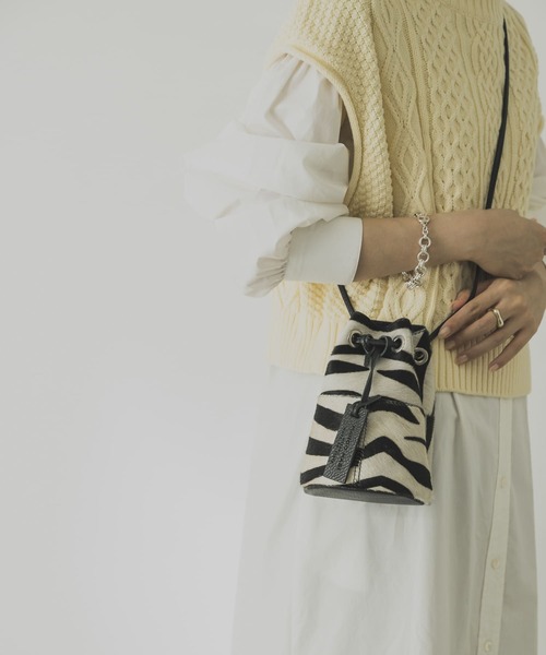 marco masi（マルコマージ）の「MARCO MASI　ZEBRA MINIBAG（ショルダーバッグ・レディース・ブラック系その他・-）」の2枚目の写真