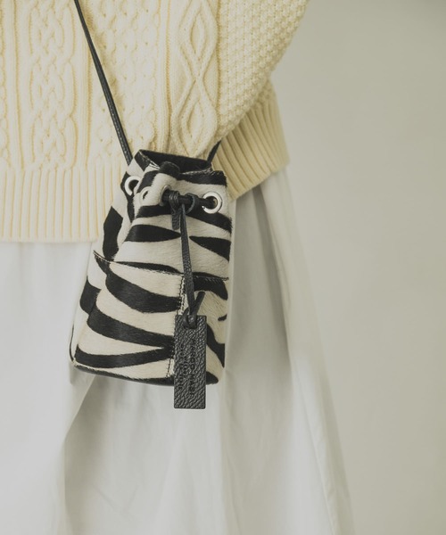 marco masi（マルコマージ）の「MARCO MASI　ZEBRA MINIBAG（ショルダーバッグ・レディース・ブラック系その他・-）」の4枚目の写真