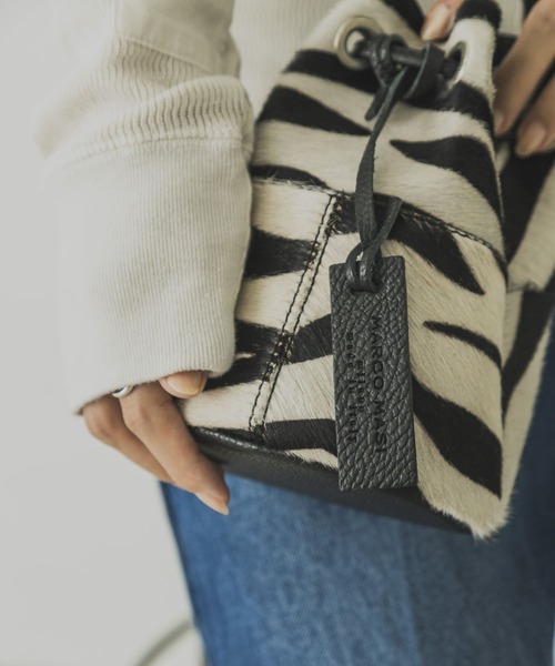 marco masi（マルコマージ）の「MARCO MASI　ZEBRA MINIBAG（ショルダーバッグ・レディース・ブラック系その他・-）」の6枚目の写真