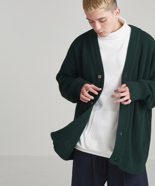 NILWAY（ニルウェイ）の「極上ヘビーワッフルビッグニットカーディガン（カーディガン/ボレロ・メンズ・ブラック/オフホワイト/グレイッシュベージュ/グレイッシュブルー/グリーン/マスタード/オレンジ/ロイヤルブルー/グリーン系/チャコール・MEDIUM/LARGE）」の6枚目の写真