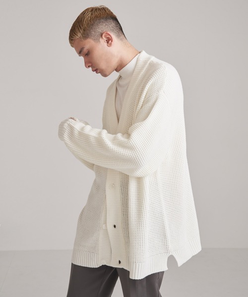NILWAY（ニルウェイ）の「極上ヘビーワッフルビッグニットカーディガン（カーディガン/ボレロ・メンズ・ブラック/オフホワイト/グレイッシュベージュ/グレイッシュブルー/グリーン/マスタード/オレンジ/ロイヤルブルー/グリーン系/チャコール・MEDIUM/LARGE）」の11枚目の写真