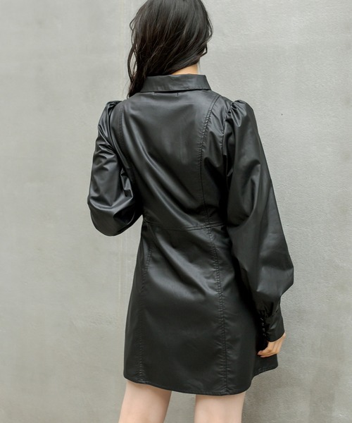 RASVOA（ラスボア）の「ボリュームスリーブフェイクレザーワンピース（シャツワンピース・レディース・ブラック/グリーン・FREE）」の13枚目の写真