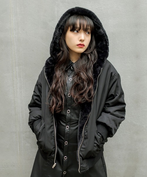 RASVOA（ラスボア）の「ボリュームスリーブフェイクレザーワンピース（シャツワンピース・レディース・ブラック/グリーン・FREE）」の16枚目の写真