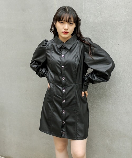 RASVOA（ラスボア）の「ボリュームスリーブフェイクレザーワンピース（シャツワンピース・レディース・ブラック/グリーン・FREE）」の11枚目の写真