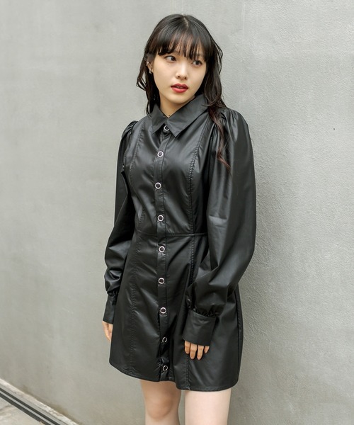 RASVOA（ラスボア）の「ボリュームスリーブフェイクレザーワンピース（シャツワンピース・レディース・ブラック/グリーン・FREE）」の10枚目の写真