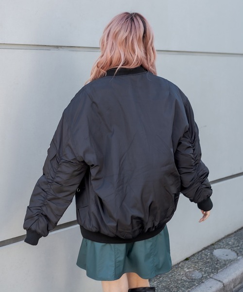 RASVOA（ラスボア）の「ボリュームスリーブフェイクレザーワンピース（シャツワンピース・レディース・ブラック/グリーン・FREE）」の9枚目の写真