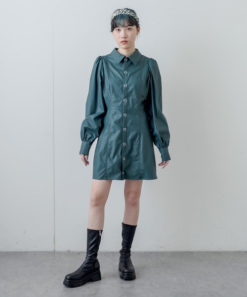 RASVOA（ラスボア）の「ボリュームスリーブフェイクレザーワンピース（シャツワンピース・レディース・ブラック/グリーン・FREE）」の21枚目の写真