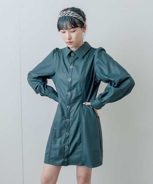 RASVOA（ラスボア）の「ボリュームスリーブフェイクレザーワンピース（シャツワンピース・レディース・ブラック/グリーン・FREE）」の18枚目の写真