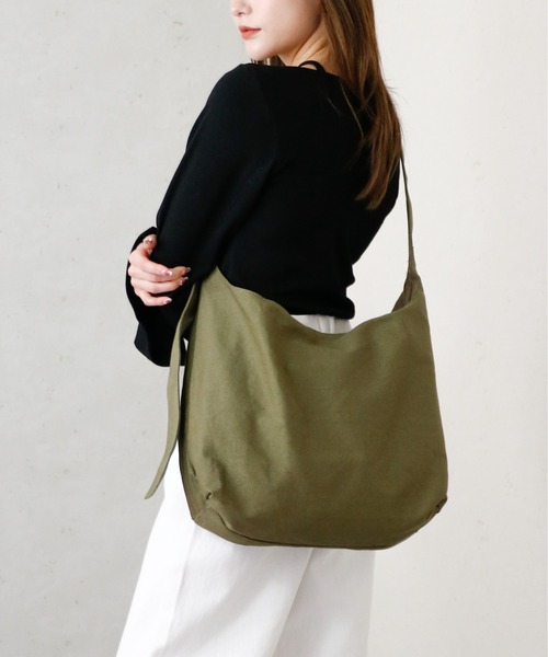 Per sist ence(パーシエンス)の「Per sist ence/パーシエンス キャンバス ラウンドショルダーバッグ(ショルダーバッグ・レディース・アイボリー/グレイッシュベージュ/ブラック/カーキ/ライトグレー・FREE)」の5枚目の写真