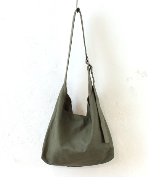 Per sist ence(パーシエンス)の「Per sist ence/パーシエンス キャンバス ラウンドショルダーバッグ(ショルダーバッグ・レディース・アイボリー/グレイッシュベージュ/ブラック/カーキ/ライトグレー・FREE)」の20枚目の写真