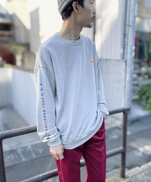 KELTY(ケルティ)の「【KELTY/ケルティ】GLOSTER別注 袖ロゴプリント オーバーサイズスウェット(スウェット・メンズ・グレー/チャコールグレー/ベージュ/オリーブ・MEDIUM/LARGE)」の8枚目の写真