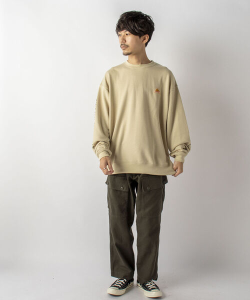 KELTY(ケルティ)の「【KELTY/ケルティ】GLOSTER別注 袖ロゴプリント オーバーサイズスウェット(スウェット・メンズ・グレー/チャコールグレー/ベージュ/オリーブ・MEDIUM/LARGE)」の19枚目の写真
